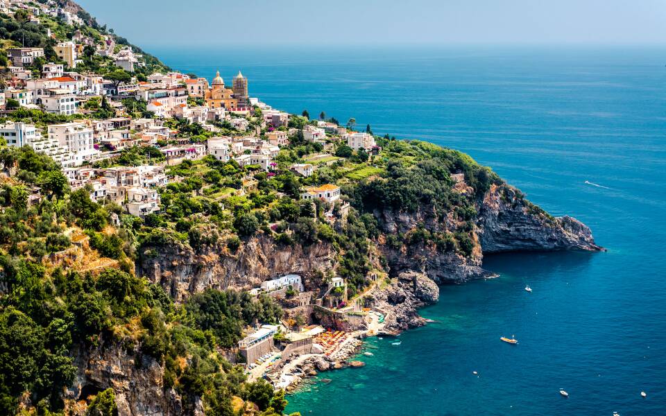 Where do celebrities go in Italy?